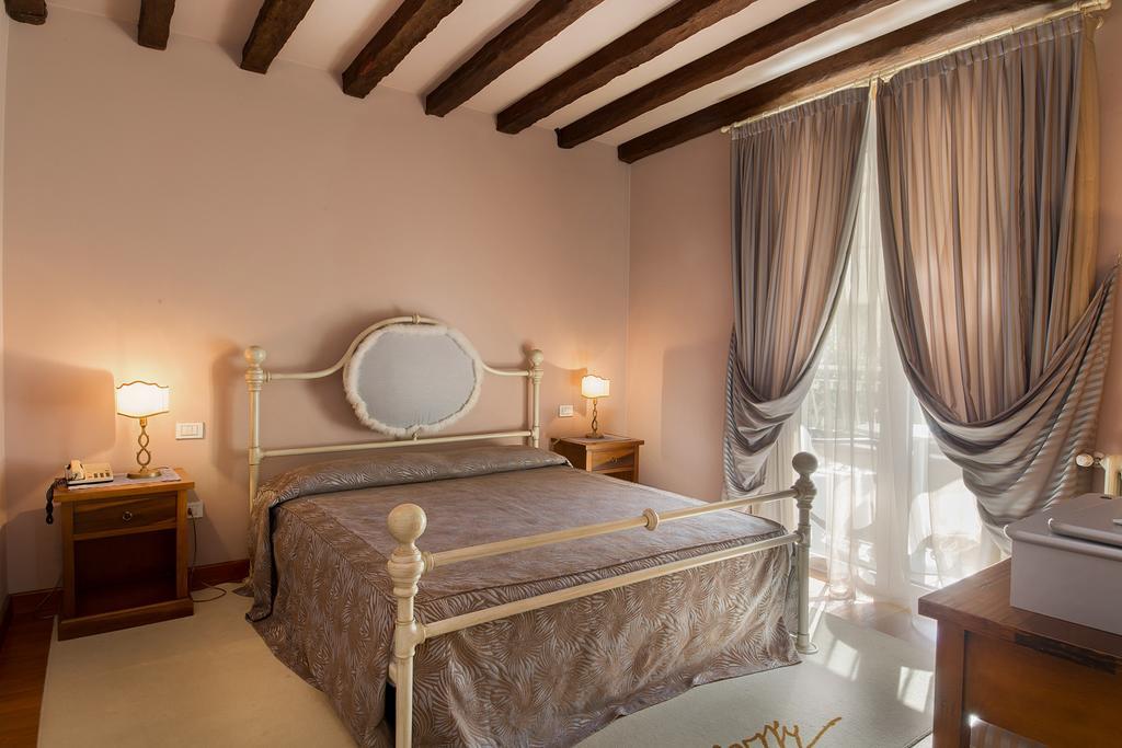 Hotel Serenella Sirmione Buitenkant foto