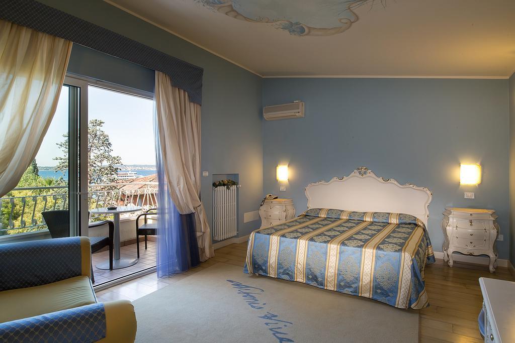 Hotel Serenella Sirmione Buitenkant foto